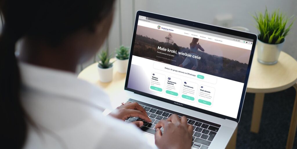 platforma wellbeing na laptopie